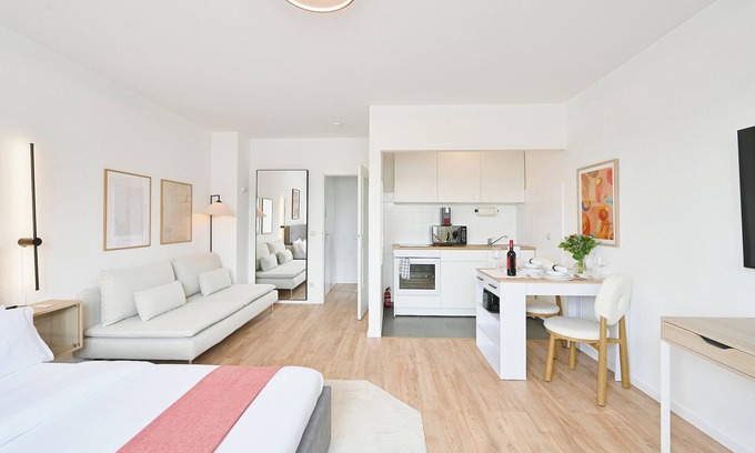 Grifflenberg Apartment | Beautiful 1-Bedroom with Kitchen near Wuppertal University with free wifi