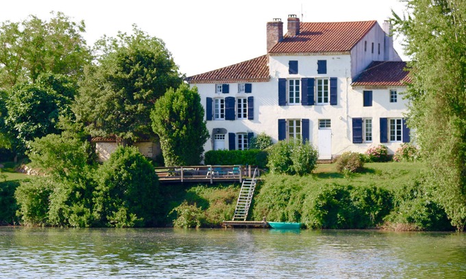 Clairac Cottage | Beautiful 18th century property on the banks of the river Lot