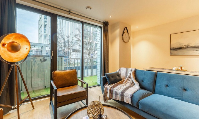 Queenstown House | Beautiful 2 bed duplex adjactent to the Battersea Power Station