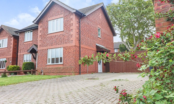 Cleethorpes House | Beautiful 2 Bed Semi Detached House, Cleethorpes - Holidays or Contractors