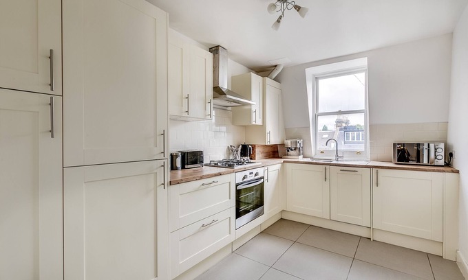 West Kensington Apartment | Beautiful 2 Bedroom Apartment in Kensington