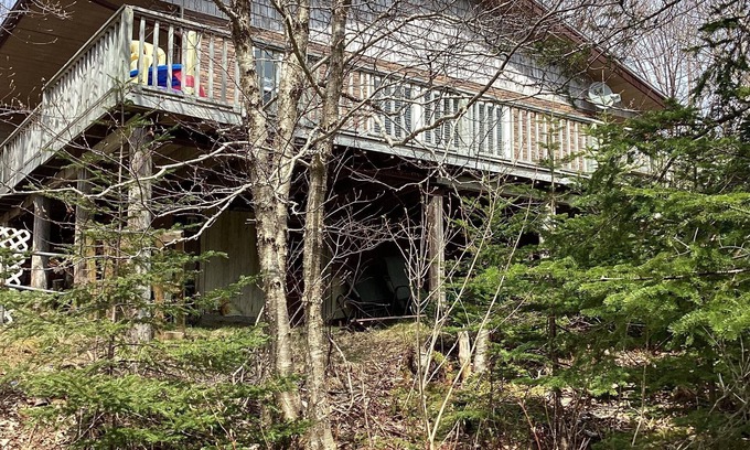 Terra Nova Cottage | Beautiful 2 bedroom cottage on the pond conveniently located