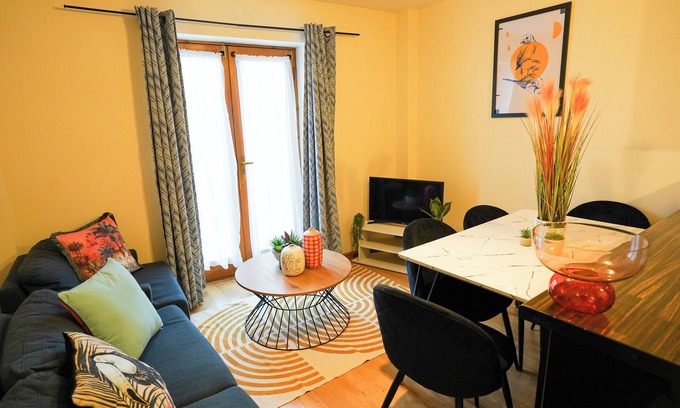 Kettering Apartment | Beautiful 2-Bedroom Apartment in Kettering