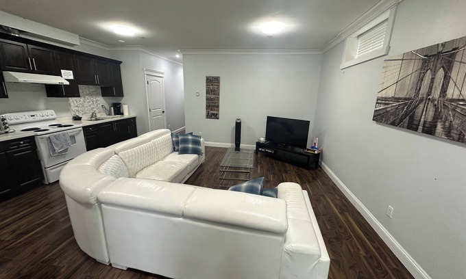 Fraserview House | Beautiful 2-bedroom house with WiFi in Vancouver