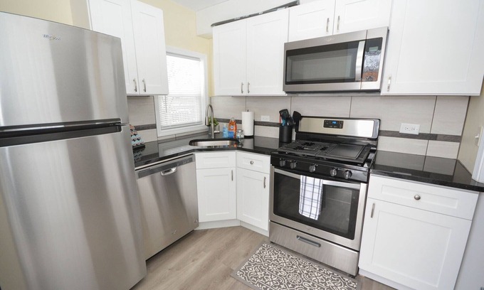 Kutzky Park House | Beautiful 2 BR apartment near Mayo Clinic Campus