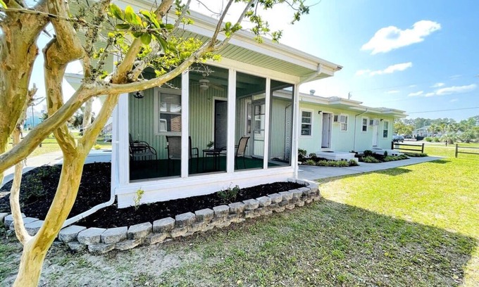 Crescent Beach Apartment | Beautiful 2 BDR across from the beach #1