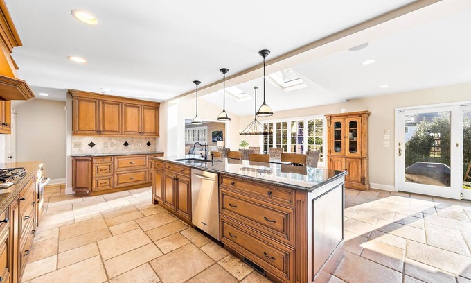 Fair Haven House | Beautiful 4 bed 3.5 bath colonial on tree-lined street in Fair Haven.
