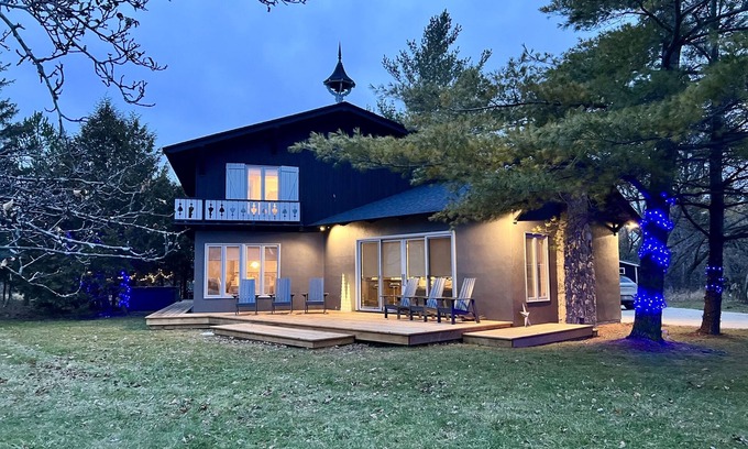 Clearview Ski Chalet | Beautiful 4 Bedroom Chalet in Collingwood/clearview/blue Mountains