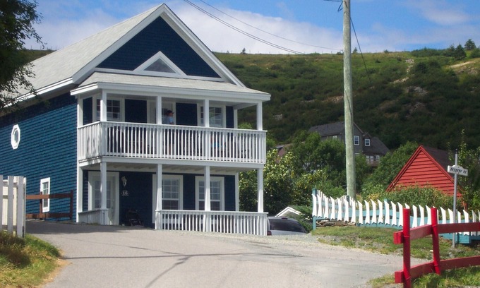 Brigus House | Beautiful 4 bedroom Home Overlook Brigus Harbour