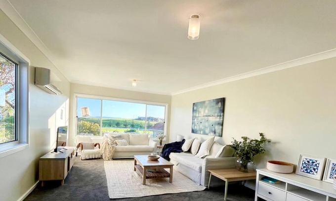 Port Kembla House | Beautiful 4-bedroom original beach cottage in Port Kembla