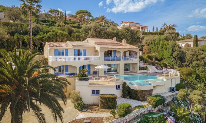 Plage de la Garonnette Villa | Beautiful 4* villa with panoramic sea views, infinity pool, close to the beach