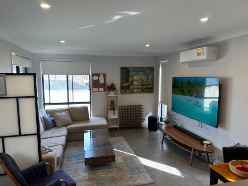 Austral House | Beautiful Air Austral with AC and built-in wardrobe