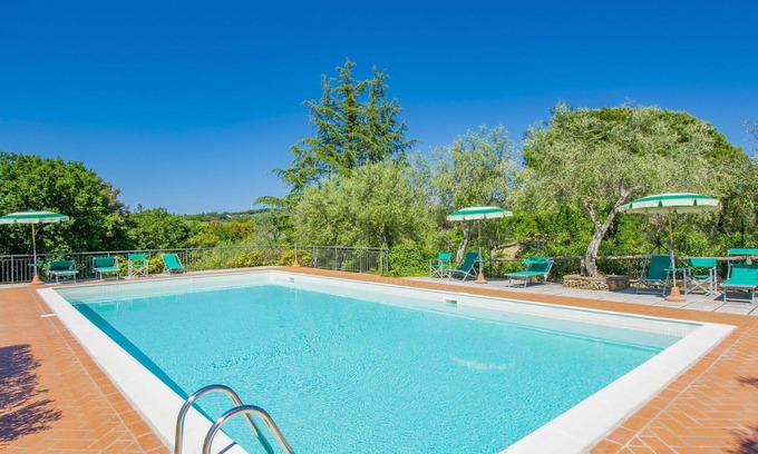 Casale Marittimo Apartment | Beautiful apartment for 6 people with WIFI, pool, TV, patio, pets allowed and parking