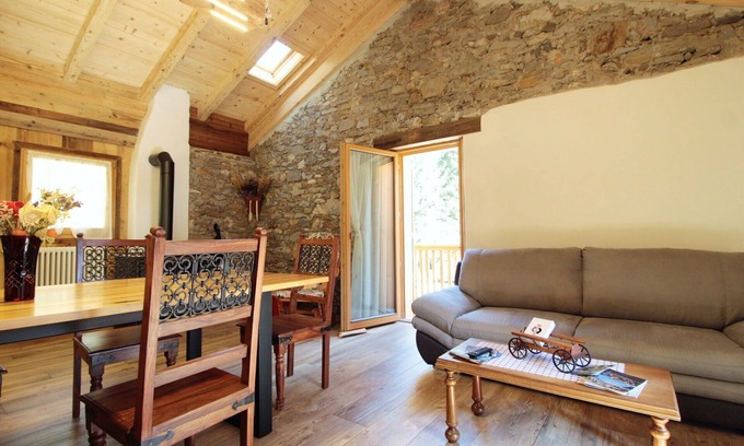 Lozzo di Cadore Apartment | Beautiful apartment for 5 guests with WIFI, balcony, pets allowed, panoramic view and parking