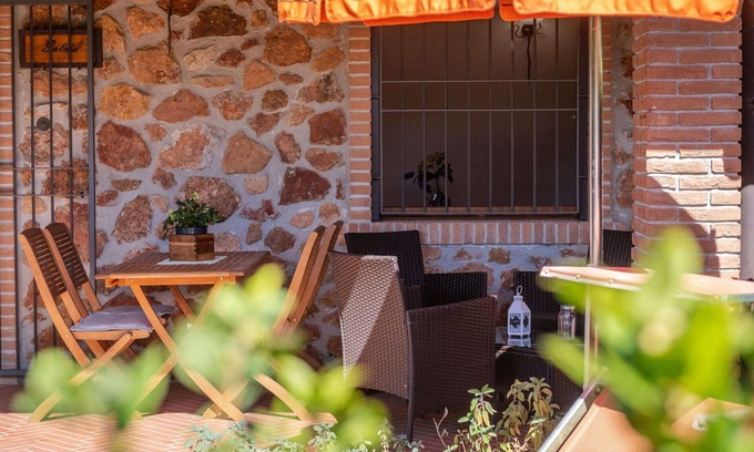 La Pesta House | Beautiful apartment in villa for 2 guests with A/C, WIFI, TV, terrace, pets allowed and parking