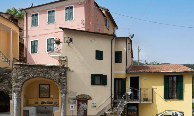 Valloria House | Beautiful apartment in villa for 8 people with WIFI, TV, patio, pets allowed and parking