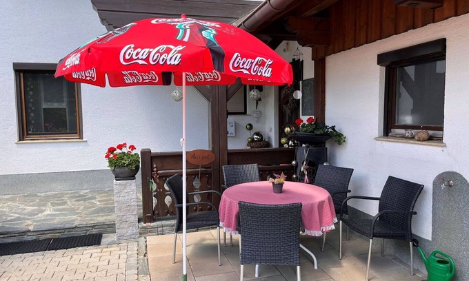 Agsdorf Apartment | Beautiful apartment for 4 guests with WIFI, TV, patio, pets allowed and parking