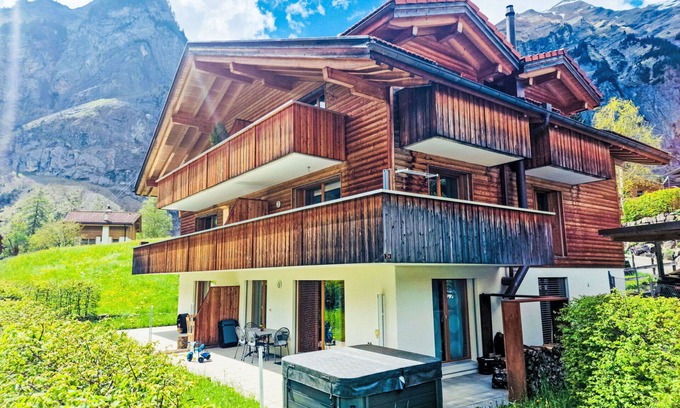 Blausee Apartment | Beautiful apartment for 3 people with WIFI, hot tub, TV, terrace, panoramic view and parking