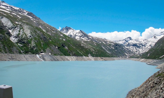 Saas-Fee Apartment | Beautiful apartment for 6 people with WIFI, hot tub, TV, balcony and pets allowed