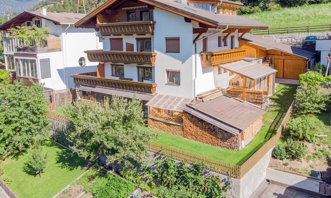 Kauns Apartment | Beautiful apartment for 10 guests with WIFI, TV, balcony, panoramic view and parking