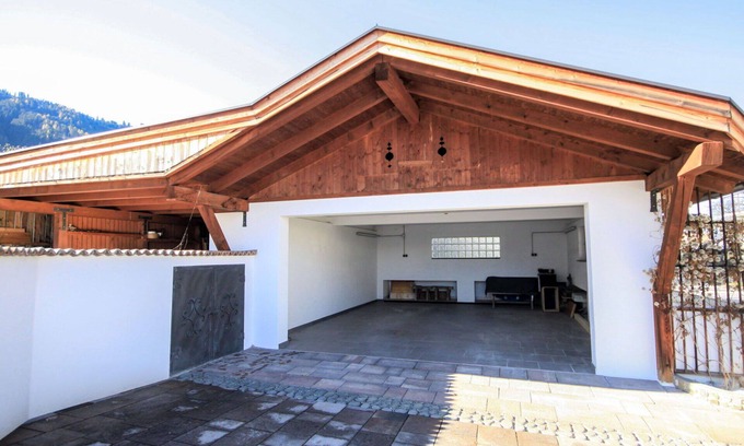 Axams Apartment | Beautiful apartment for 7 people with WIFI, TV, balcony, pets allowed, panoramic view and parking