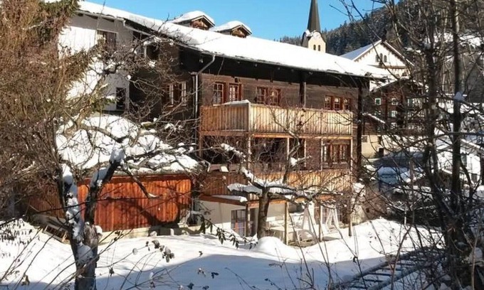 Reckingen Apartment | Beautiful apartment for 4 people with WIFI, TV, balcony, pets allowed and parking