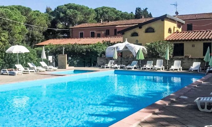 Cecina Apartment | Beautiful apartment for 3 guests with WIFI, A/C, pool, TV, pets allowed and parking