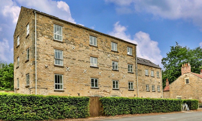 Thornton Dale Apartment | Beautiful apartment for 4 guests with WIFI, pets allowed and parking