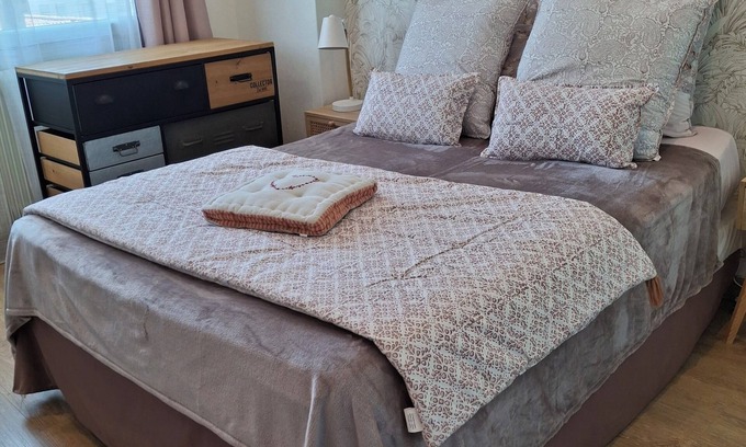 Cadereau Apartment | Beautiful apartment in the center of Nîmes, 2 minutes from the Jardins de la Fontaine