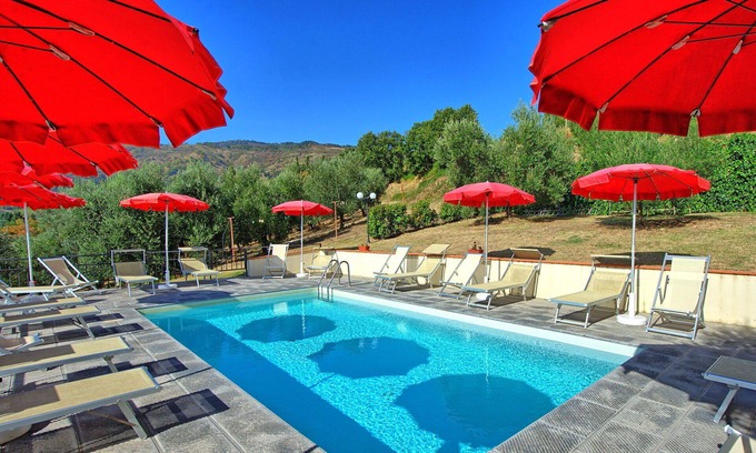 Montebonello Villa | Beautiful apartment in villa for 6 people with pool, WIFI, TV, veranda, pets allowed and parking