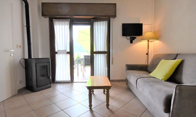 Vesta House | Beautiful apartment in villa for 5 people with WIFI, TV, terrace, pets allowed and parking