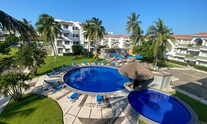 Manzanillo Apartment | Beautiful apartment with pool
