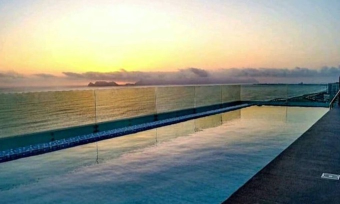 Lima Apartment | Beautiful Apartment in Front of the sea Sauna and Pool Top!