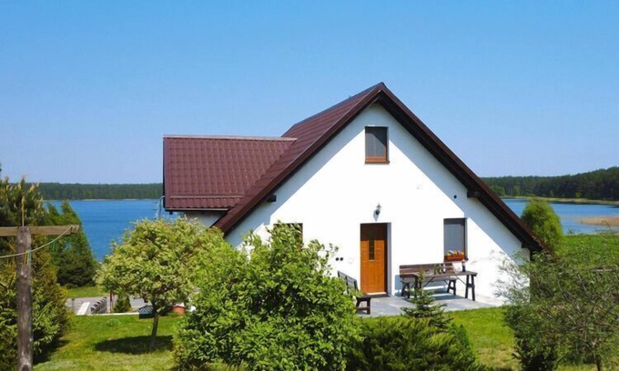 Lipnica Apartment | Beautiful Apartment in Prime Lakeside Spot