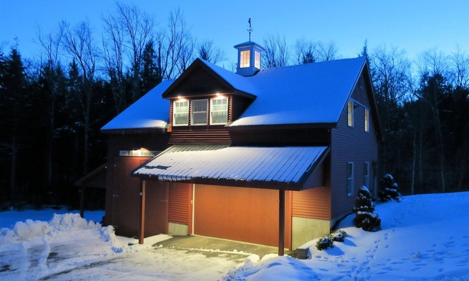 Stratton House | Beautiful barn-house located 5 mins from Stratton mountain brand new generator