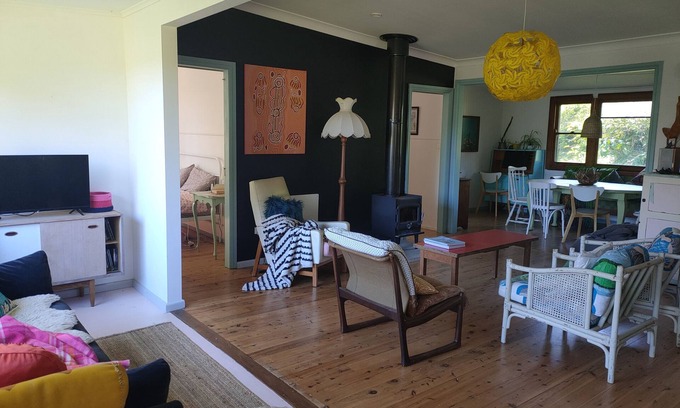 Wallaga Lake House | Beautiful beachside house and garden - 2 minutes from the beach!