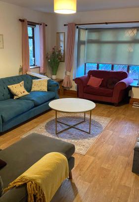 Cooden Apartment | Beautiful Bexhill Cottage with garden 3 mins walk to beach