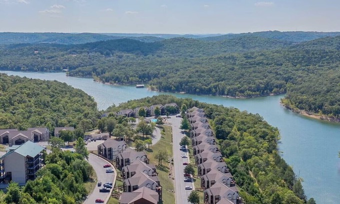 Indian Point Condo | Beautiful Branson Getaway/Next to Silver Dollar City &Tablerock/Family Amenities