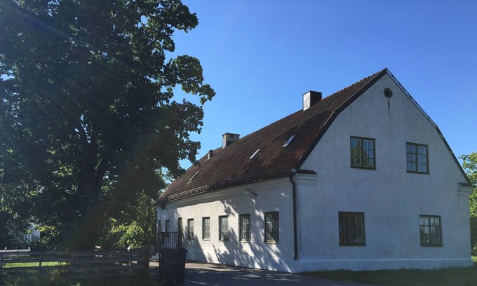 Tingstade Apartment | Beautiful building from 1824. Close to the lake