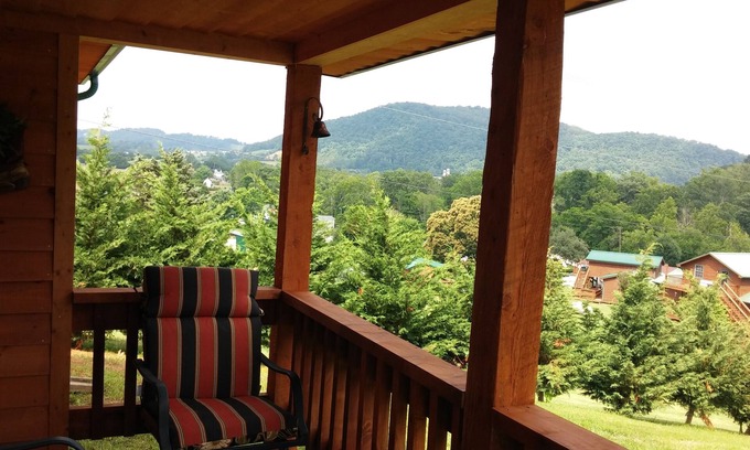 Elizabethton Cabin | Beautiful Cabin on a hill with scenic view