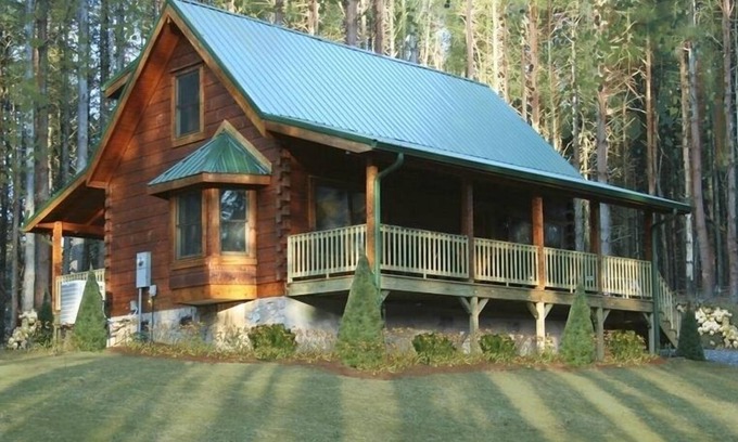 West Jefferson Cabin | Beautiful Cabin w/River Lot!