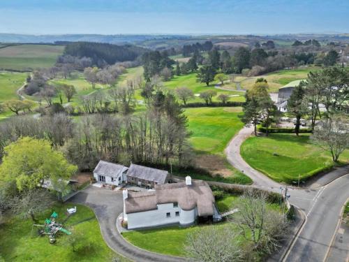 St Mellion House | Beautiful character thatched cottage in St Mellion