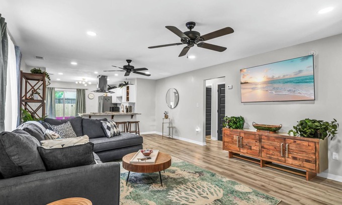 Gulf Breeze House | Beautiful Coastal Home 10 Minutes from Pensacola Beach! SuperHost 1k+ Reviews