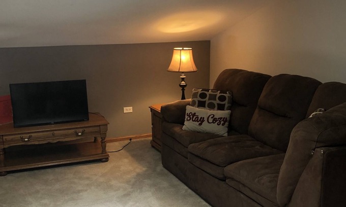 Tinley Park Apartment | Beautiful comfy loft