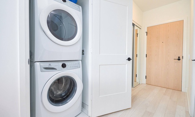 Downsview Condo | Beautiful Condo 2 Bed 2 Bath Close to All Highways