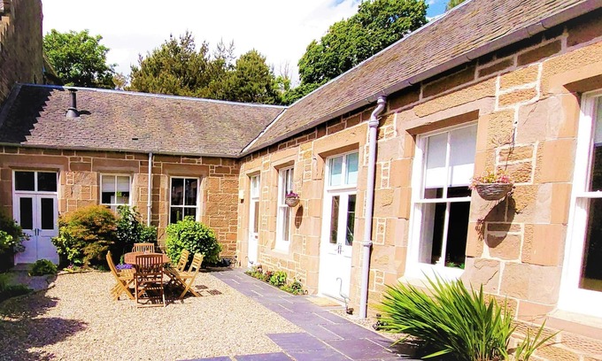 Glenisla Cottage | Beautiful Cottage 3 bedrooms 2 Bathroom secure courtyard & garden. On one level.