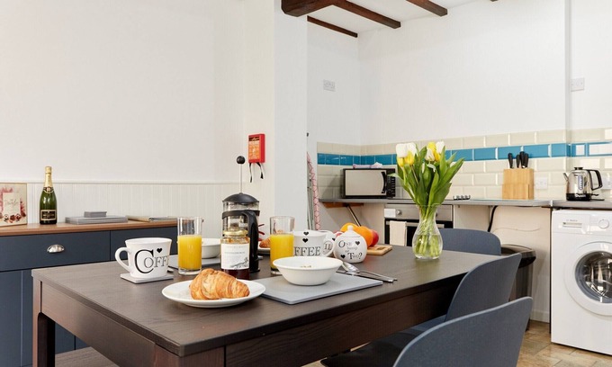 Dalbury Lees Cottage | Beautiful cottage in rural escape, No Deposit