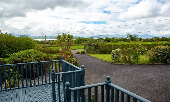 Castlemaine Cottage | Beautiful Cottage on the Wild Atlantic Way - Breathtaking Mountain & Sea Views