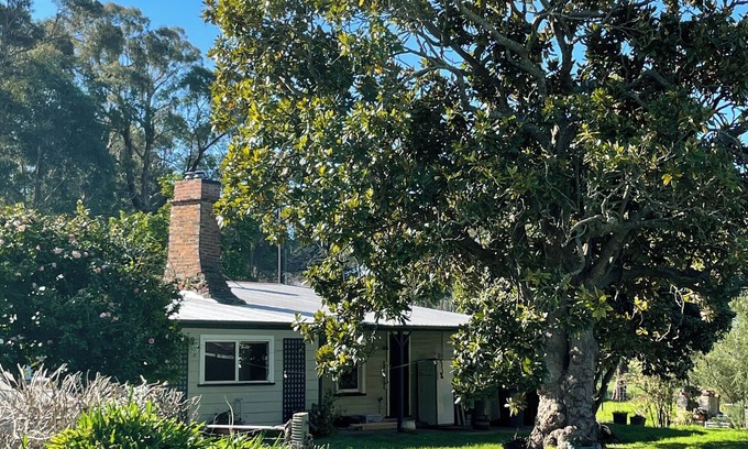 Glengarry North Cottage | Beautiful Country Cottage in Glengarry, w/firepit, wood fires & horses welcome!