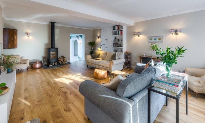Westhampnett House | Beautiful country house in Charlton near Goodwood